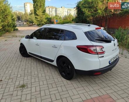 Белый Рено Меган, объемом двигателя 1.46 л и пробегом 244 тыс. км за 7000 $, фото 2 на Automoto.ua