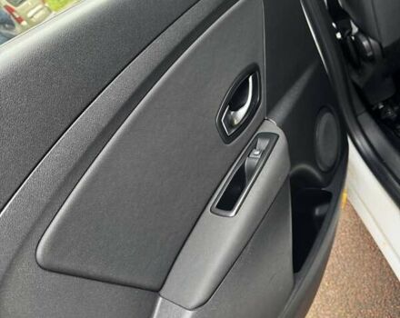 Рено Меган 2010 в Житомире на Automoto.ua Белый Рено Меган, объемом двигателя 1.46 л и пробегом 173 тыс. км за 6700 $, фото 6 на Automoto.ua