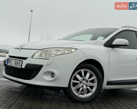 Белый Рено Меган, объемом двигателя 1.6 л и пробегом 211 тыс. км за 6750 $, фото 2 на Automoto.ua