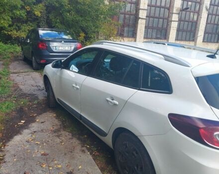 Рено Меган 2010 у Львові на Automoto.ua Білий Рено Меган, об'ємом двигуна 2 л та пробігом 255 тис. км за 7300 $, фото 5 на Automoto.ua