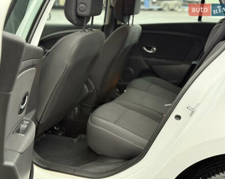 Белый Рено Меган, объемом двигателя 1.6 л и пробегом 211 тыс. км за 6750 $, фото 31 на Automoto.ua