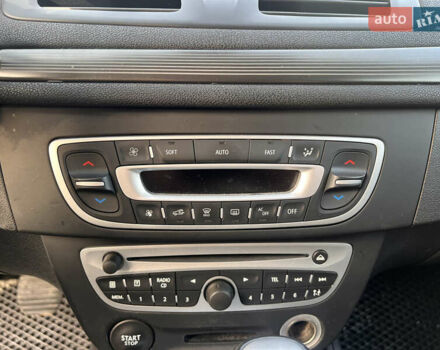 Білий Рено Меган, об'ємом двигуна 1.46 л та пробігом 226 тис. км за 7500 $, фото 19 на Automoto.ua