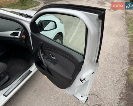 Белый Рено Меган, объемом двигателя 1.39 л и пробегом 207 тыс. км за 7200 $, фото 19 на Automoto.ua
