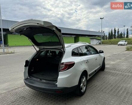 Белый Рено Меган, объемом двигателя 2 л и пробегом 245 тыс. км за 7800 $, фото 3 на Automoto.ua