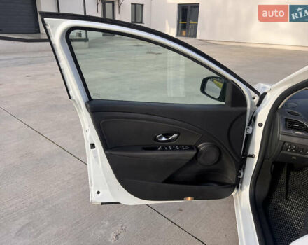Білий Рено Меган, об'ємом двигуна 1.46 л та пробігом 226 тис. км за 7500 $, фото 11 на Automoto.ua