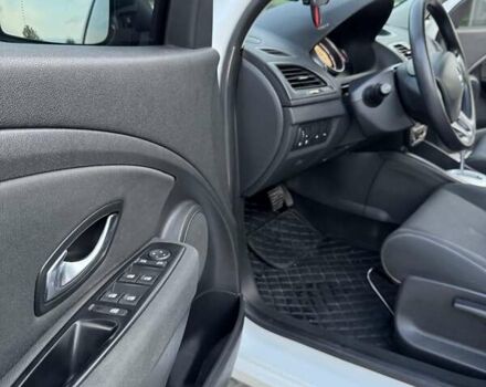 Белый Рено Меган, объемом двигателя 1.46 л и пробегом 316 тыс. км за 6500 $, фото 26 на Automoto.ua