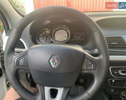 Белый Рено Меган, объемом двигателя 1.46 л и пробегом 210 тыс. км за 6300 $, фото 2 на Automoto.ua