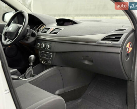 Белый Рено Меган, объемом двигателя 1.6 л и пробегом 211 тыс. км за 6750 $, фото 27 на Automoto.ua