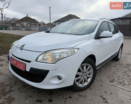 Белый Рено Меган, объемом двигателя 1.6 л и пробегом 211 тыс. км за 7399 $, фото 1 на Automoto.ua