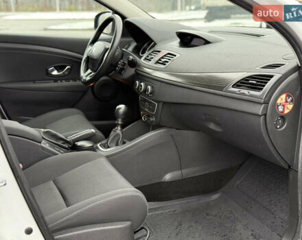 Белый Рено Меган, объемом двигателя 1.6 л и пробегом 211 тыс. км за 6750 $, фото 26 на Automoto.ua