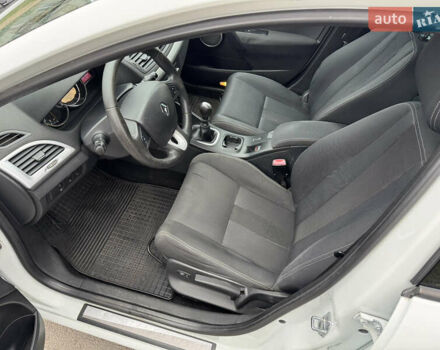 Белый Рено Меган, объемом двигателя 1.39 л и пробегом 207 тыс. км за 7200 $, фото 12 на Automoto.ua