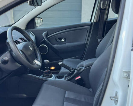 Белый Рено Меган, объемом двигателя 1.46 л и пробегом 298 тыс. км за 6200 $, фото 47 на Automoto.ua