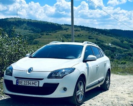 Белый Рено Меган, объемом двигателя 1.5 л и пробегом 240 тыс. км за 7499 $, фото 1 на Automoto.ua