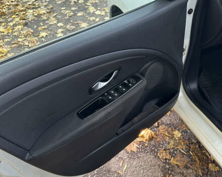 Белый Рено Меган, объемом двигателя 1.5 л и пробегом 257 тыс. км за 5250 $, фото 23 на Automoto.ua