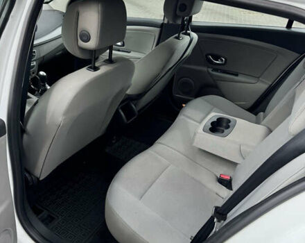 Белый Рено Меган, объемом двигателя 1.5 л и пробегом 323 тыс. км за 5500 $, фото 7 на Automoto.ua