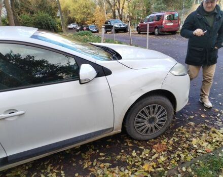 Белый Рено Меган, объемом двигателя 1.5 л и пробегом 236 тыс. км за 5000 $, фото 4 на Automoto.ua