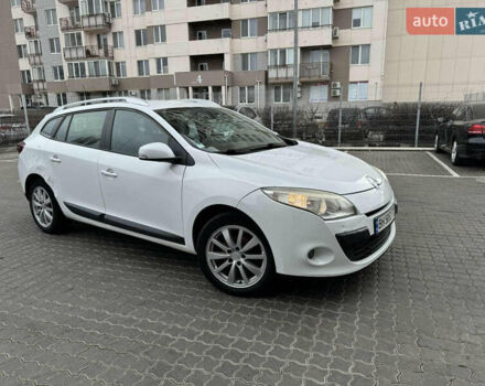 Белый Рено Меган, объемом двигателя 1.5 л и пробегом 323 тыс. км за 5500 $, фото 1 на Automoto.ua