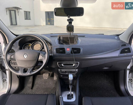 Білий Рено Меган, об'ємом двигуна 1.46 л та пробігом 226 тис. км за 7500 $, фото 14 на Automoto.ua