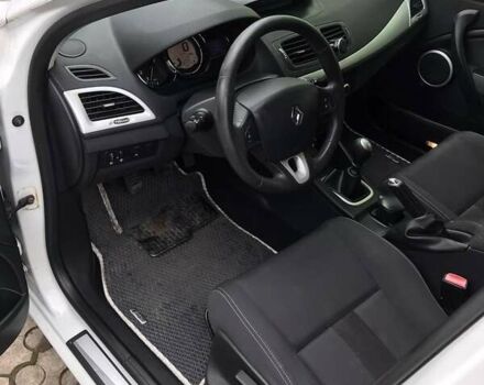 Белый Рено Меган, объемом двигателя 1.5 л и пробегом 250 тыс. км за 6300 $, фото 7 на Automoto.ua