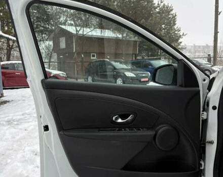 Белый Рено Меган, объемом двигателя 1.6 л и пробегом 250 тыс. км за 7300 $, фото 15 на Automoto.ua