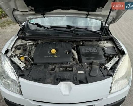 Белый Рено Меган, объемом двигателя 2 л и пробегом 245 тыс. км за 7800 $, фото 4 на Automoto.ua