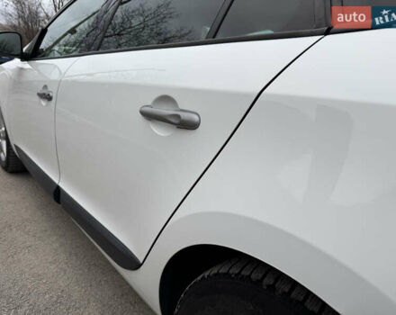 Белый Рено Меган, объемом двигателя 1.39 л и пробегом 207 тыс. км за 7200 $, фото 9 на Automoto.ua