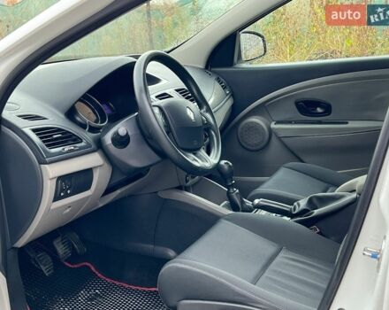Белый Рено Меган, объемом двигателя 1.5 л и пробегом 250 тыс. км за 5900 $, фото 20 на Automoto.ua
