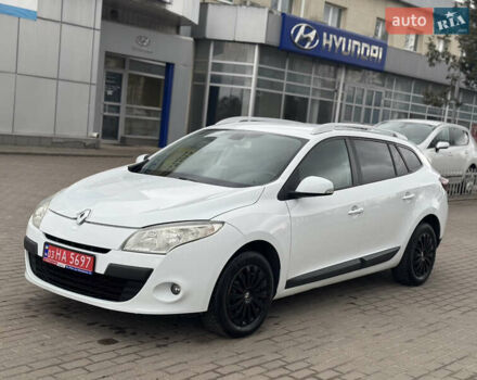 Белый Рено Меган, объемом двигателя 1.6 л и пробегом 265 тыс. км за 6450 $, фото 3 на Automoto.ua