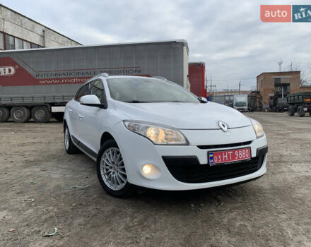 Белый Рено Меган, объемом двигателя 1.5 л и пробегом 221 тыс. км за 7200 $, фото 5 на Automoto.ua
