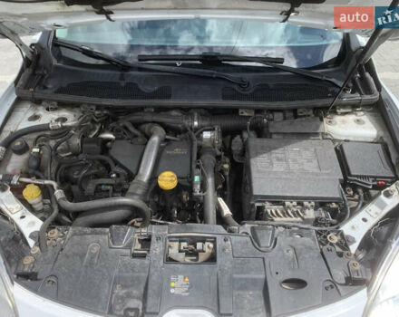 Белый Рено Меган, объемом двигателя 1.5 л и пробегом 216 тыс. км за 7200 $, фото 5 на Automoto.ua