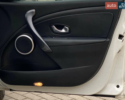 Белый Рено Меган, объемом двигателя 1.9 л и пробегом 237 тыс. км за 7800 $, фото 25 на Automoto.ua