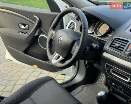 Белый Рено Меган, объемом двигателя 1.6 л и пробегом 238 тыс. км за 6450 $, фото 20 на Automoto.ua