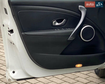 Белый Рено Меган, объемом двигателя 1.9 л и пробегом 237 тыс. км за 7500 $, фото 28 на Automoto.ua