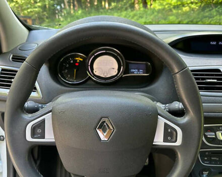 Белый Рено Меган, объемом двигателя 1.5 л и пробегом 230 тыс. км за 8299 $, фото 12 на Automoto.ua