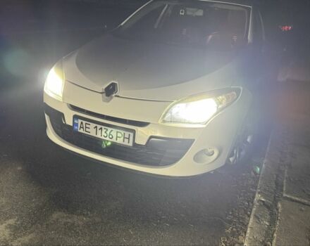 Белый Рено Меган, объемом двигателя 1.5 л и пробегом 250 тыс. км за 7700 $, фото 4 на Automoto.ua