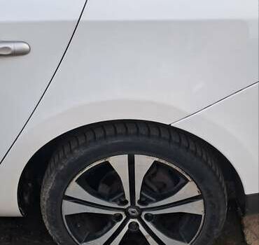 Белый Рено Меган, объемом двигателя 1.5 л и пробегом 243 тыс. км за 6500 $, фото 5 на Automoto.ua