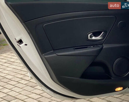 Білий Рено Меган, об'ємом двигуна 1.9 л та пробігом 230 тис. км за 7500 $, фото 25 на Automoto.ua