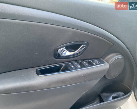 Белый Рено Меган, объемом двигателя 1.46 л и пробегом 240 тыс. км за 6900 $, фото 33 на Automoto.ua