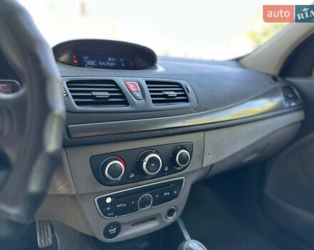 Белый Рено Меган, объемом двигателя 1.46 л и пробегом 274 тыс. км за 5300 $, фото 6 на Automoto.ua