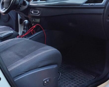 Белый Рено Меган, объемом двигателя 1.5 л и пробегом 409 тыс. км за 5200 $, фото 3 на Automoto.ua