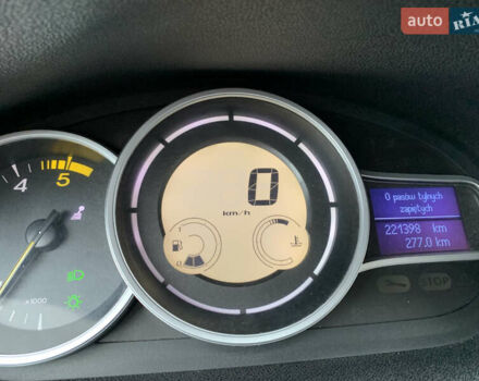 Белый Рено Меган, объемом двигателя 1.5 л и пробегом 221 тыс. км за 7200 $, фото 31 на Automoto.ua