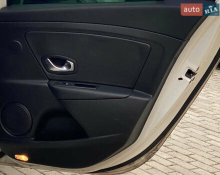 Белый Рено Меган, объемом двигателя 1.9 л и пробегом 237 тыс. км за 7800 $, фото 24 на Automoto.ua