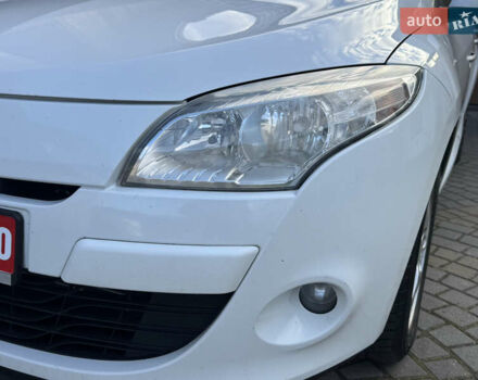Белый Рено Меган, объемом двигателя 1.6 л и пробегом 238 тыс. км за 6450 $, фото 44 на Automoto.ua