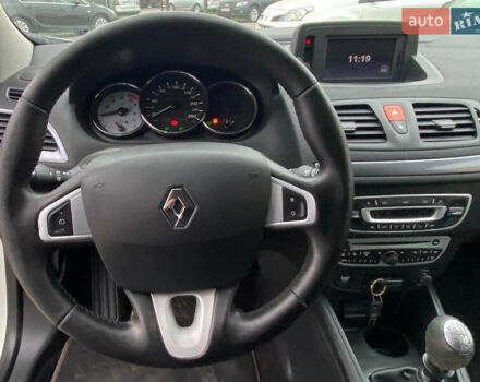 Белый Рено Меган, объемом двигателя 1.9 л и пробегом 237 тыс. км за 7800 $, фото 10 на Automoto.ua