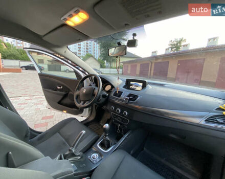 Белый Рено Меган, объемом двигателя 1.46 л и пробегом 240 тыс. км за 6900 $, фото 34 на Automoto.ua