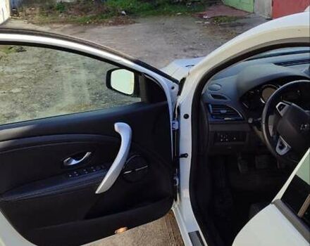 Рено Меган 2011 в Киеве на Automoto.ua Белый Рено Меган, объемом двигателя 1.87 л и пробегом 244 тыс. км за 6300 $, фото 8 на Automoto.ua