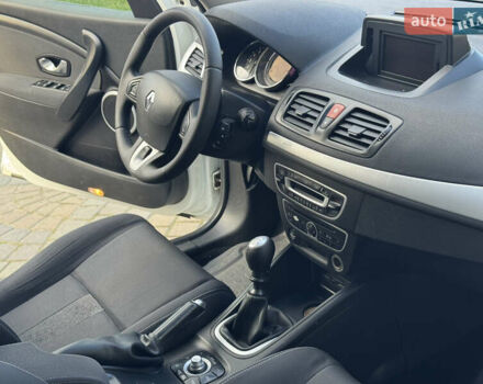 Белый Рено Меган, объемом двигателя 1.6 л и пробегом 238 тыс. км за 6450 $, фото 19 на Automoto.ua