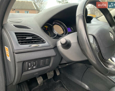 Белый Рено Меган, объемом двигателя 1.5 л и пробегом 221 тыс. км за 7200 $, фото 25 на Automoto.ua