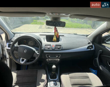Рено Меган 2011 в Черновцах на Automoto.ua Белый Рено Меган, объемом двигателя 1.46 л и пробегом 265 тыс. км за 6700 $, фото 6 на Automoto.ua