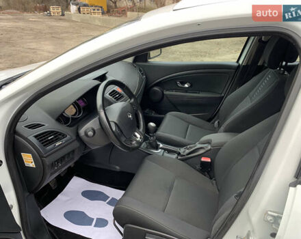 Белый Рено Меган, объемом двигателя 1.5 л и пробегом 221 тыс. км за 7200 $, фото 26 на Automoto.ua